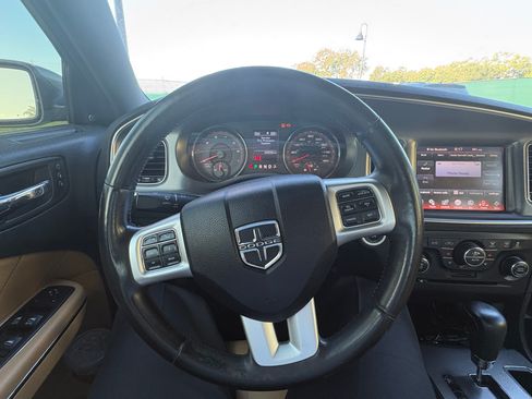 Used 2011 Dodge Charger R/T RWD image 6