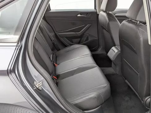 Used 2019 Volkswagen Jetta SE w/ Cold Weather Package image 15