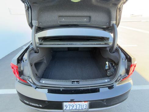 Used 2023 Volvo S90 B6 Plus image 12