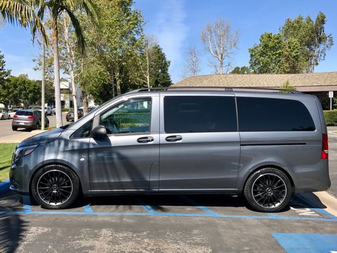 Used 2016 Mercedes-Benz Metris Passenger image 4