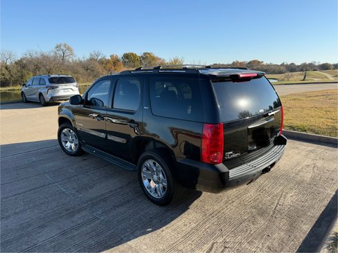 Used 2007 GMC Yukon SLT w/ SLT Preferred Equipment Group image 4