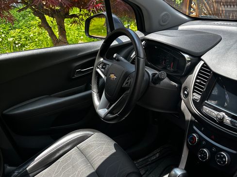 Used 2018 Chevrolet Trax LT w/ LT Convenience Package image 12