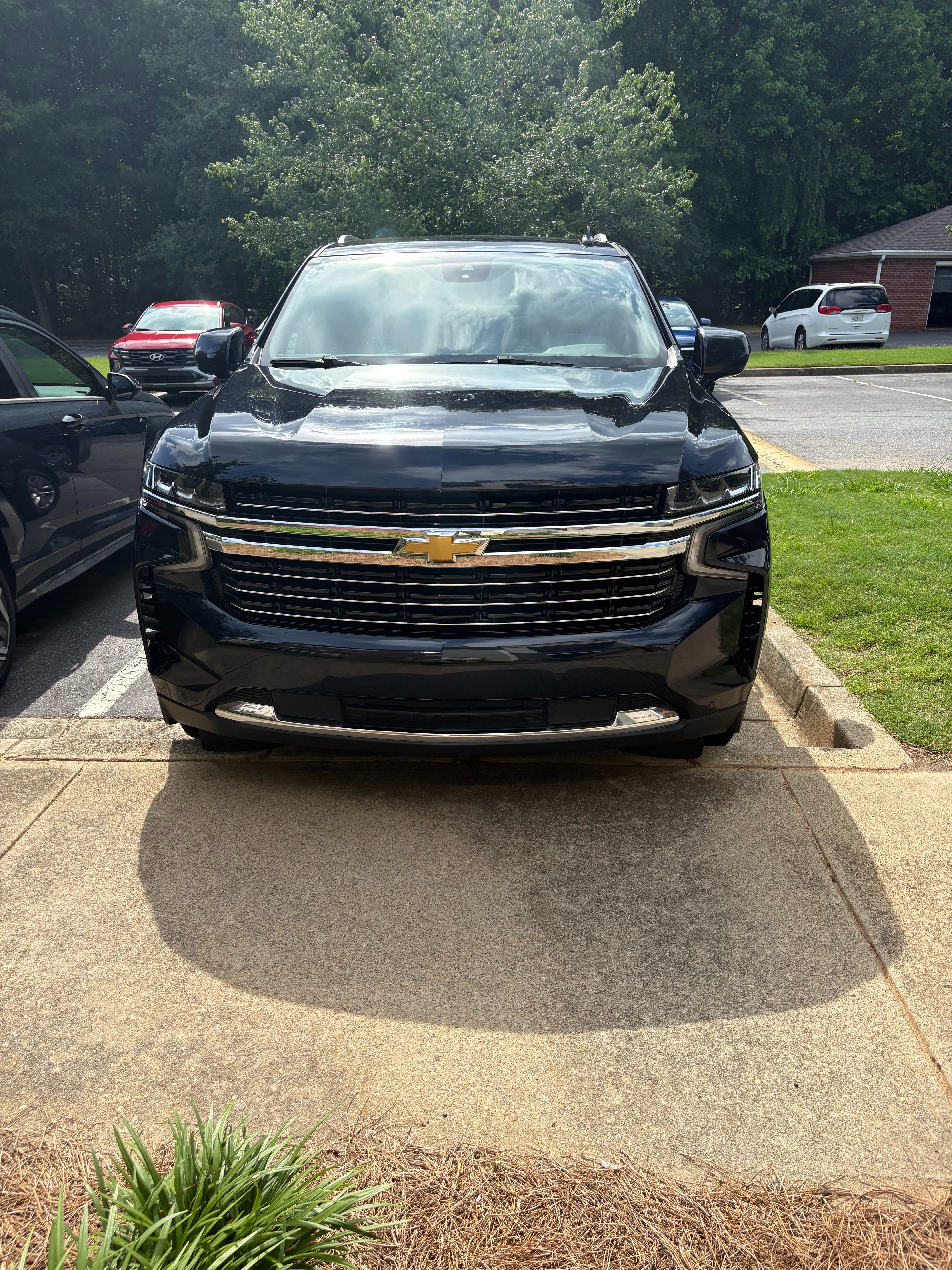Used 2023 Chevrolet Suburban LT AWD/4WD image 2