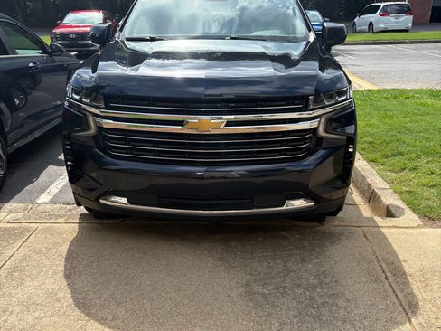 Used 2023 Chevrolet Suburban LT AWD/4WD image 2