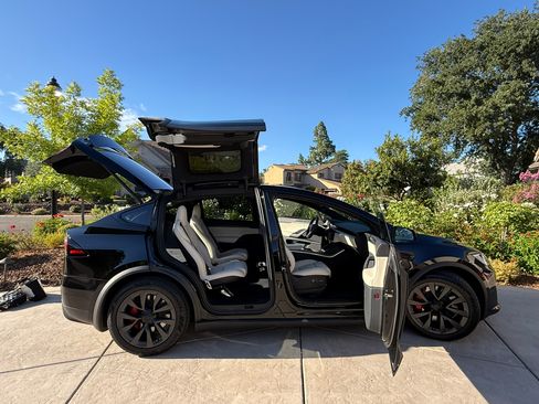 Used 2024 Tesla Model X Plaid AWD/4WD image 18