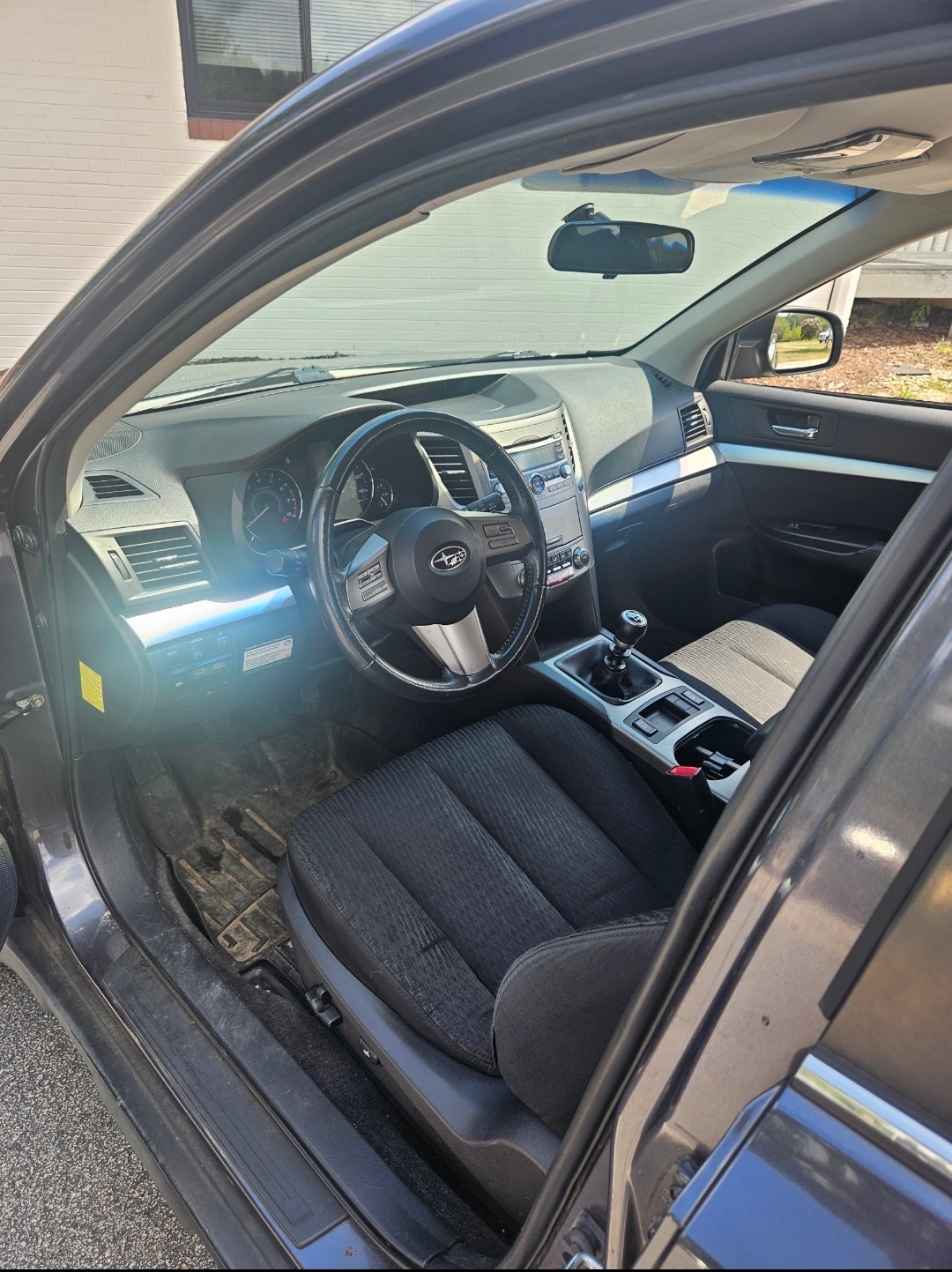 Used 2010 Subaru Outback 2.5i Premium AWD/4WD image 4