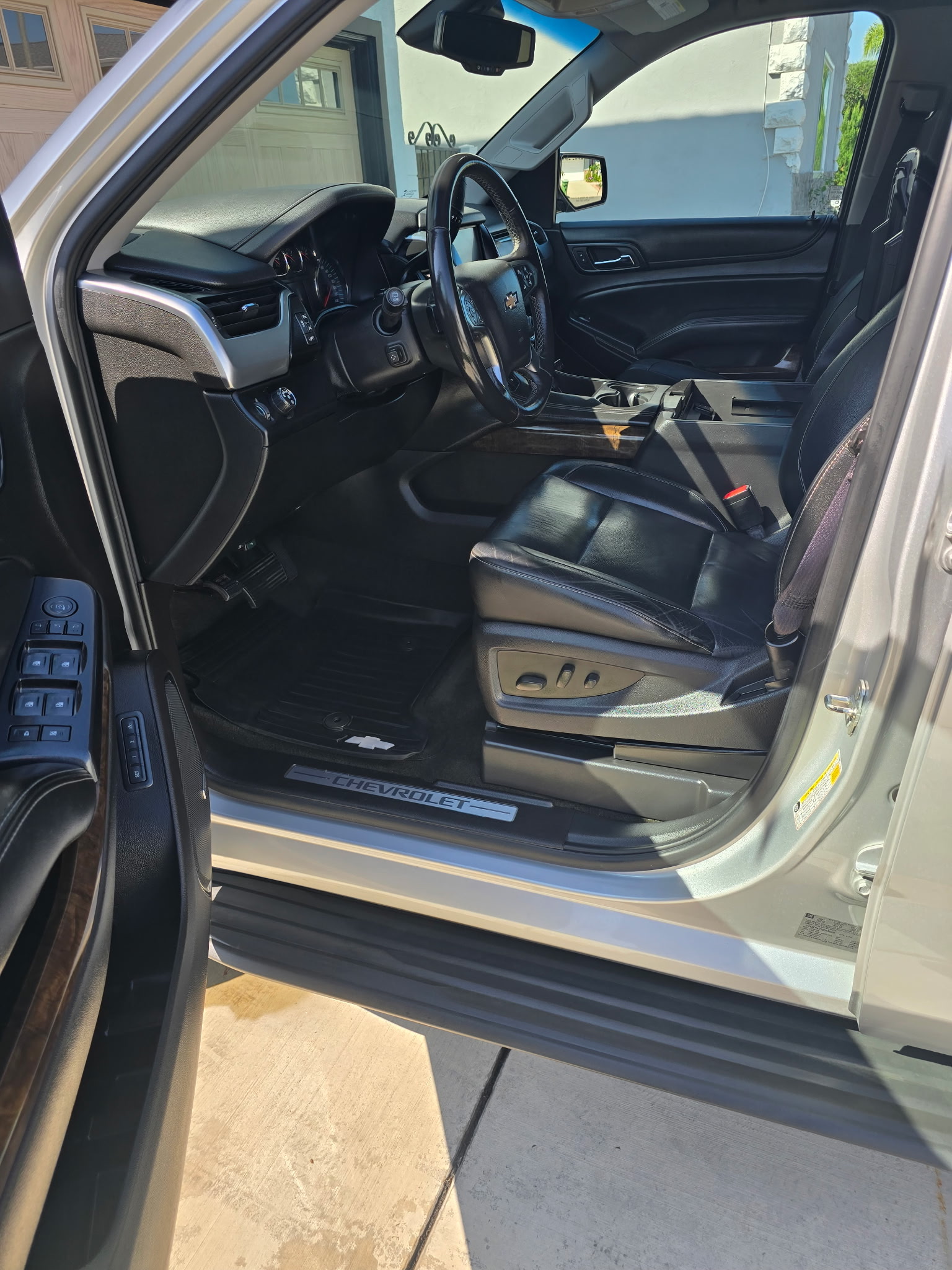 Used 2016 Chevrolet Suburban LT w/ Luxury Package RWD image 12