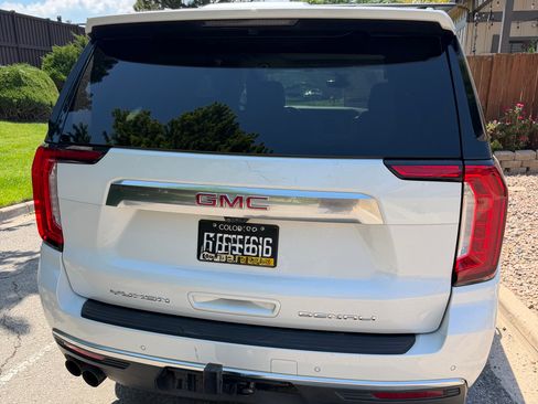 Used 2021 GMC Yukon Denali w/ Denali Premium Package AWD/4WD image 3