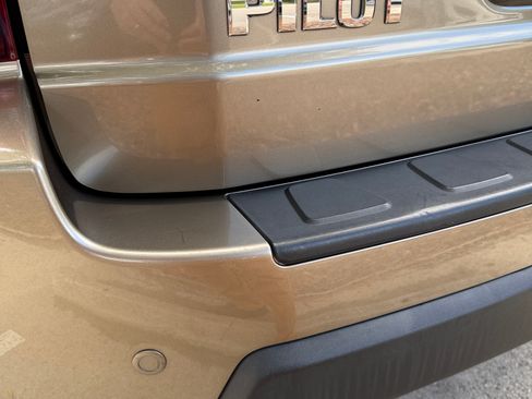 Used 2011 Honda Pilot Touring image 24