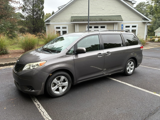 Used 2013 Toyota Sienna LE FWD image 4