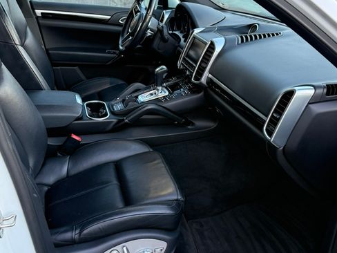 Used 2016 Porsche Cayenne image 11