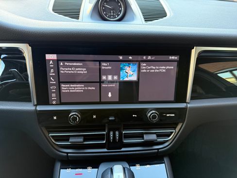 Used 2023 Porsche Macan Turbo image 13