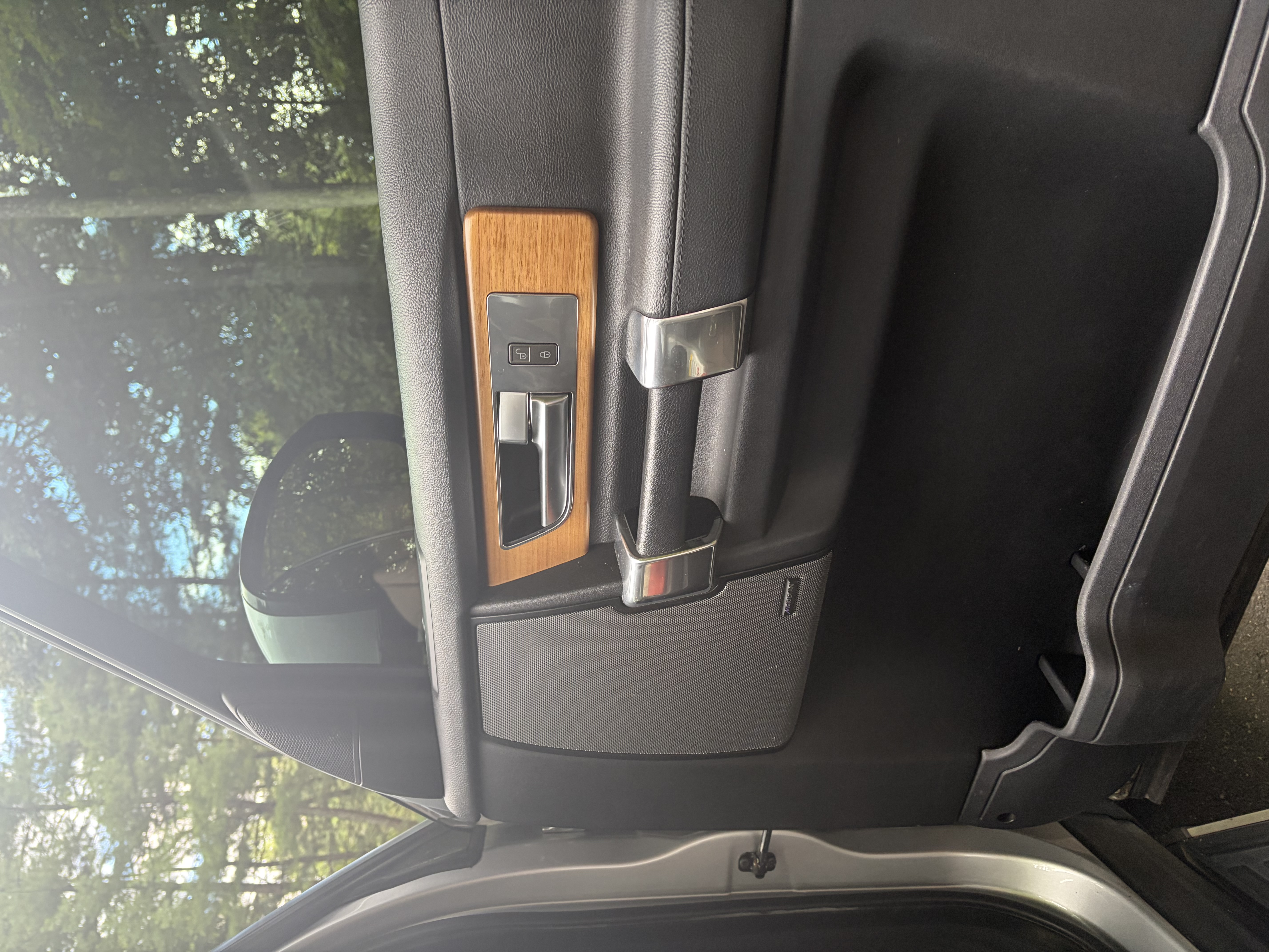 Used 2015 Land Rover LR4 HSE AWD/4WD image 5