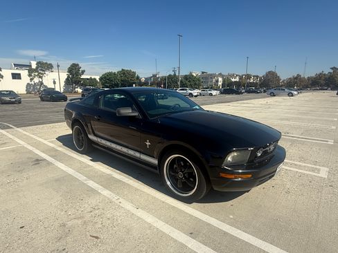 Used 2006 Ford Mustang Premium RWD image 5