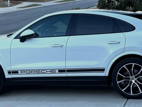 Used 2022 Porsche Cayenne Coupe image 1