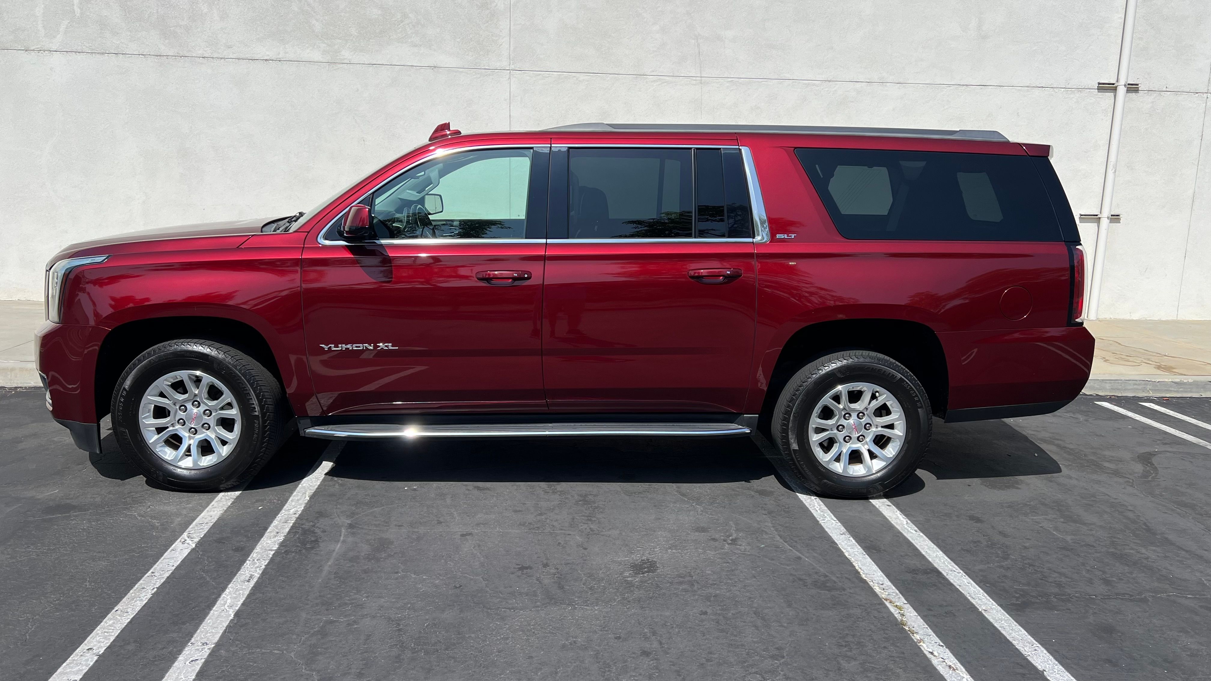 Used 2020 GMC Yukon XL SLT w/ Open Road Package RWD image 2