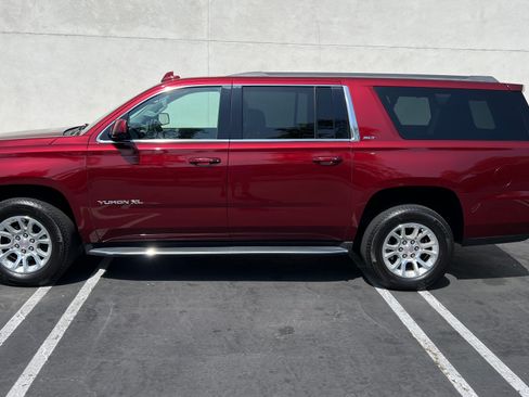 Used 2020 GMC Yukon XL SLT w/ Open Road Package RWD image 2