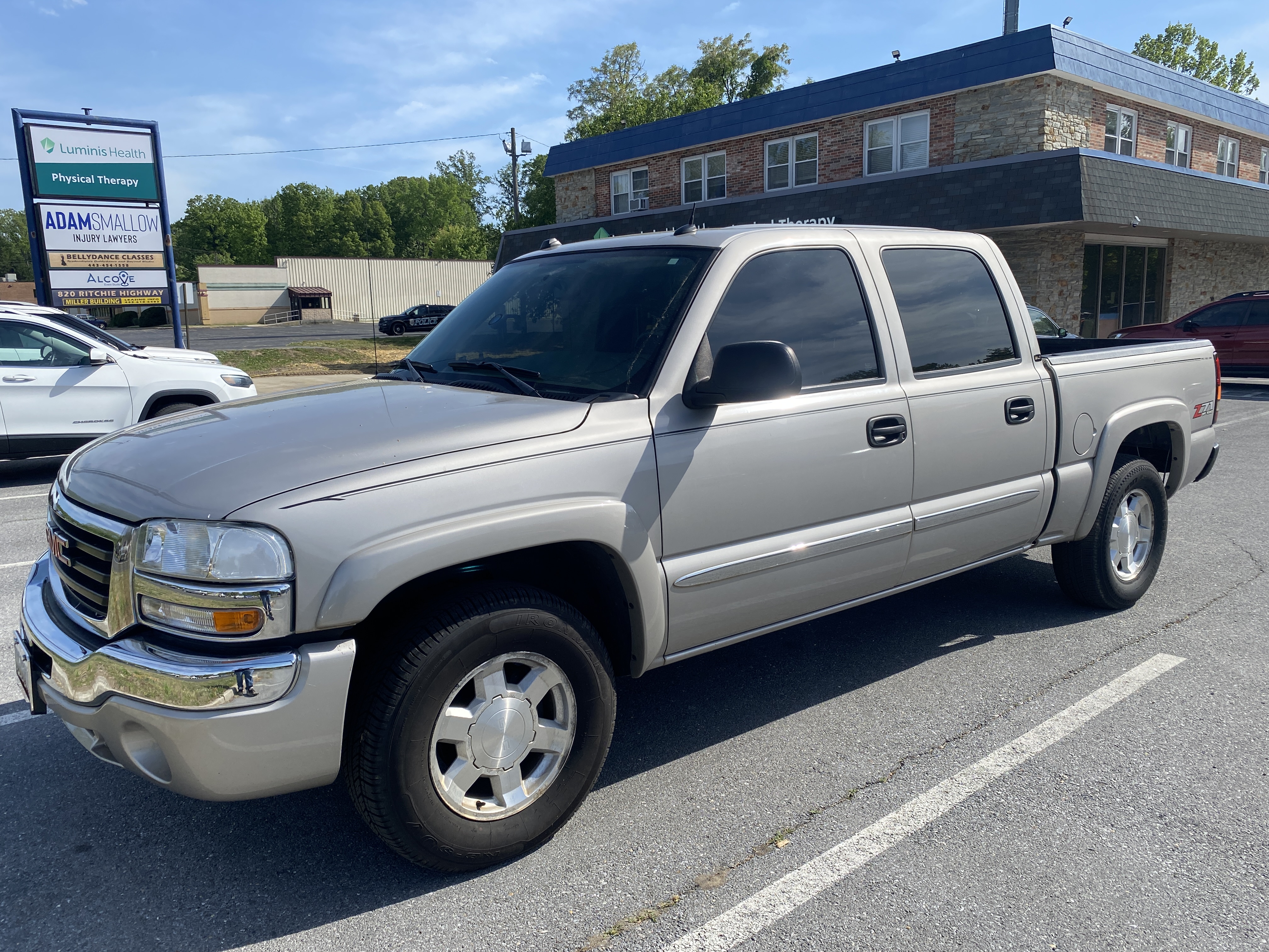 Used 2004 GMC Sierra 1500 SLT w/ Off-Road Package AWD/4WD image 5