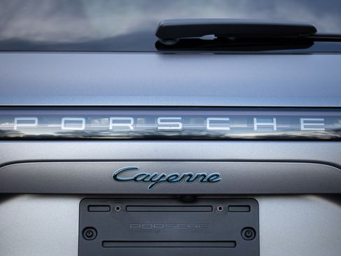Used 2022 Porsche Cayenne Platinum Edition image 19