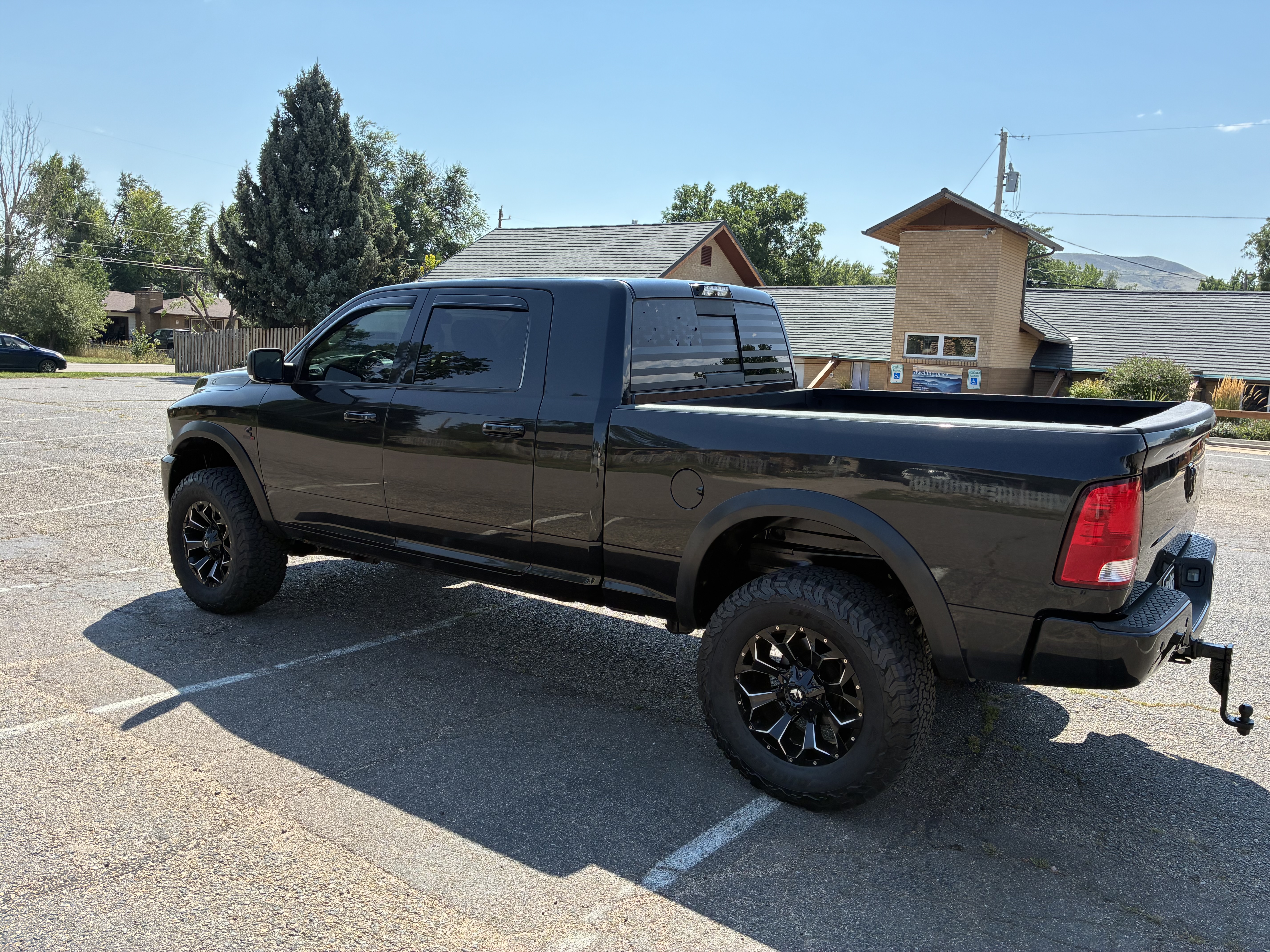Used 2017 RAM 2500 Big Horn w/ Sport Appearance Group AWD/4WD image 2