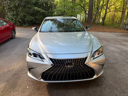 Used 2025 Lexus ES 300h w/ Premium Package image 4