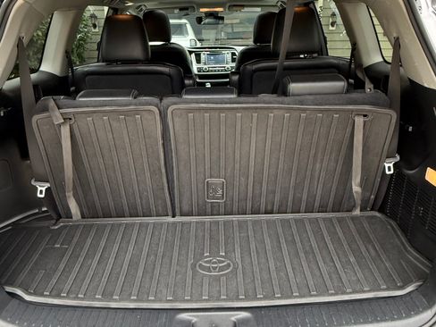 Used 2018 Toyota Highlander SE AWD/4WD image 12