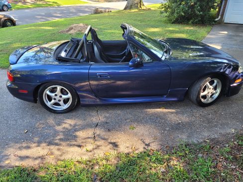 Used 2002 MAZDA MX-5 Miata image 13
