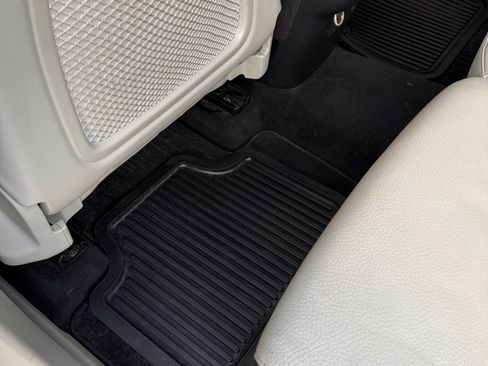 Used 2019 Volvo XC90 T5 Momentum w/ Multimedia Package image 13