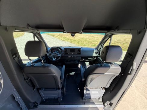 Used 2022 Mercedes-Benz Sprinter 2500 image 15
