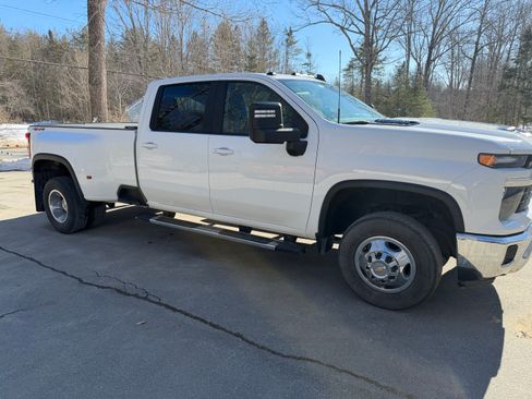 Used 2024 Chevrolet Silverado 3500 LT w/ Convenience Package image 10