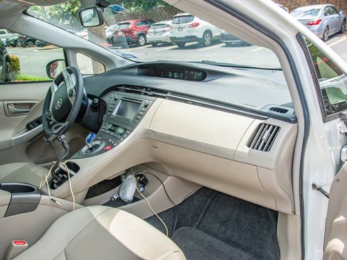 Used 2014 Toyota Prius Two image 15