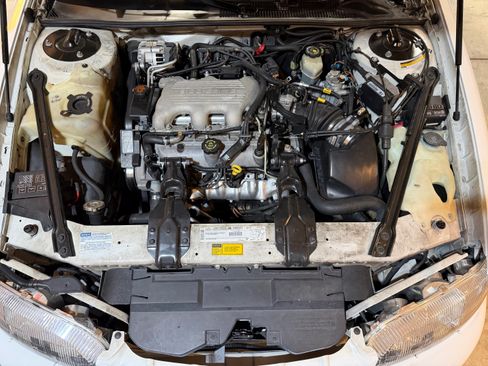 Used 1999 Chevrolet Lumina w/ Preferred Equipment Group FWD image 15