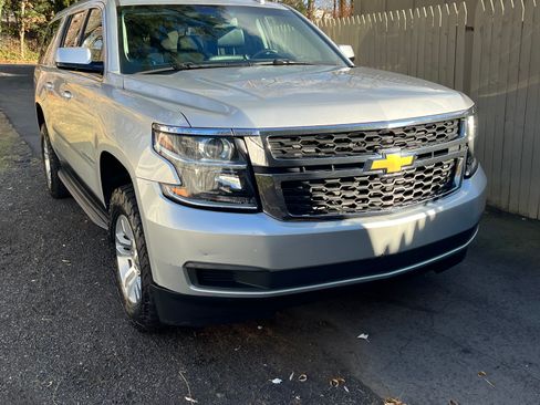 Used 2020 Chevrolet Suburban LT image 9