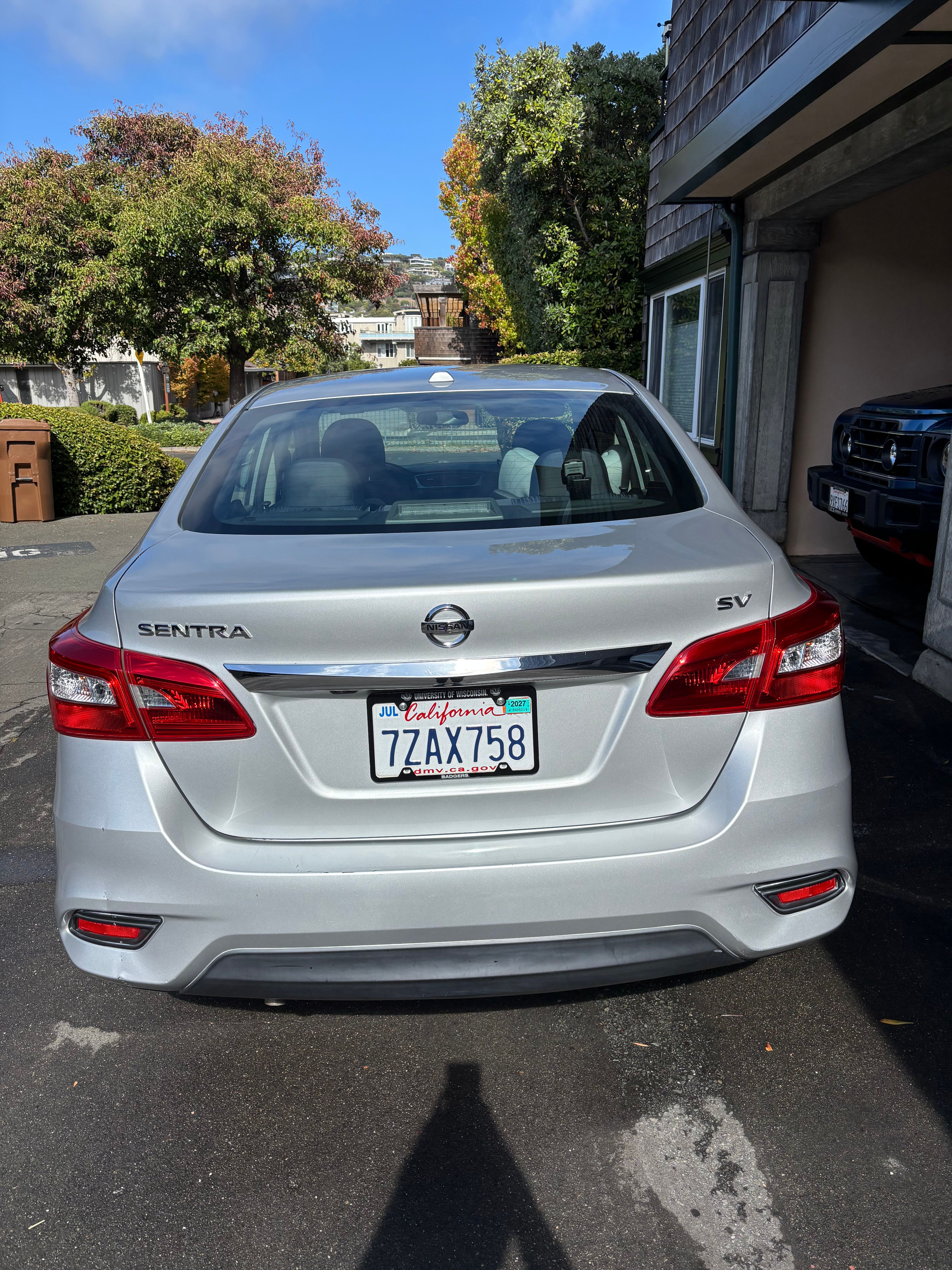 Used 2017 Nissan Sentra SV FWD image 2
