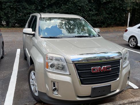 Used 2015 GMC Terrain SLE FWD image 1