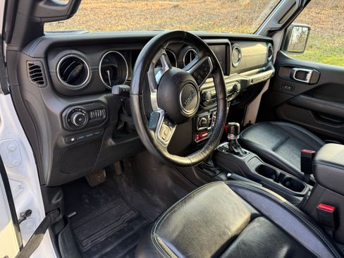 Used 2022 Jeep Wrangler Unlimited Rubicon 4xe w/ Cold Weather Group image 15