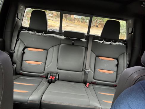 Used 2025 GMC Sierra 2500 AT4 w/ AT4 Premium Plus Package image 29