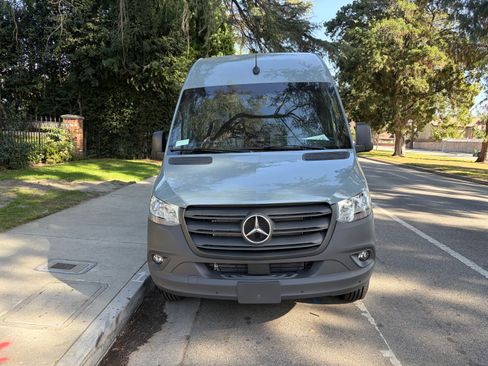 Used 2025 Mercedes-Benz Sprinter 2500 image 6