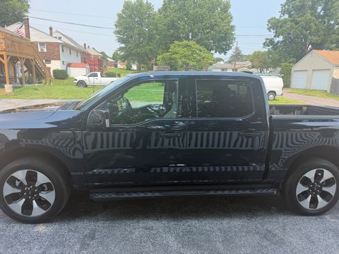 Used 2023 Ford F150 Lightning Platinum AWD/4WD image 5