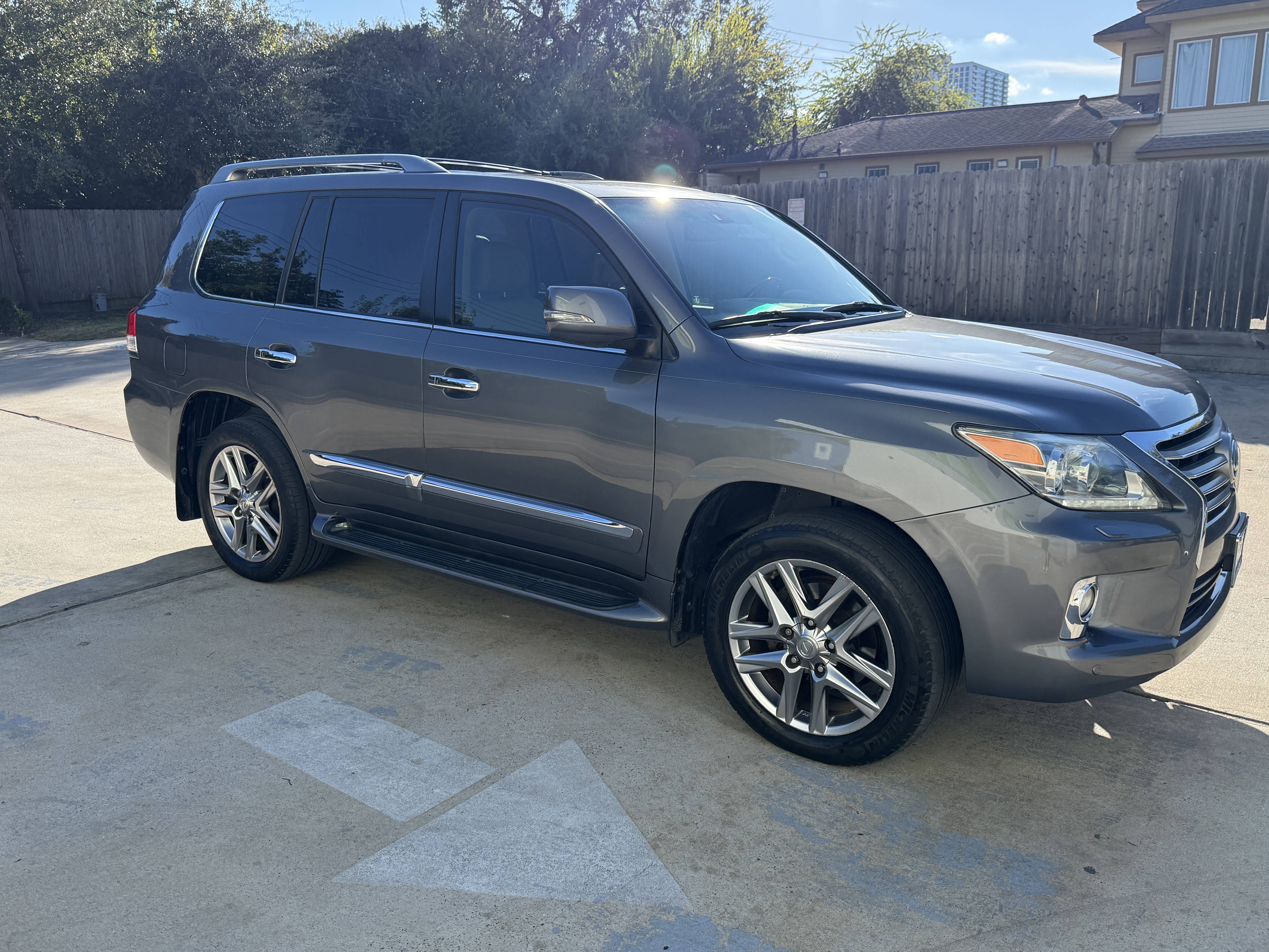 Used 2013 Lexus LX 570 4WD w/ Luxury Pkg image 8