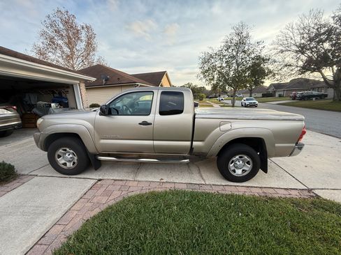 Used 2008 Toyota Tacoma PreRunner image 2