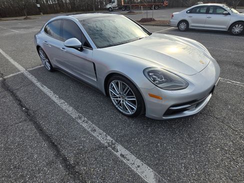 Used 2018 Porsche Panamera image 2