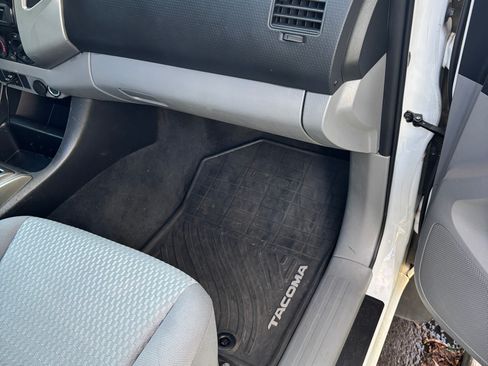 Used 2015 Toyota Tacoma PreRunner w/ SR5 Package RWD image 2