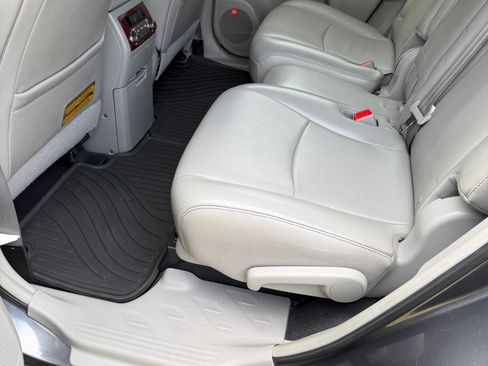 Used 2013 Toyota Highlander Limited image 12