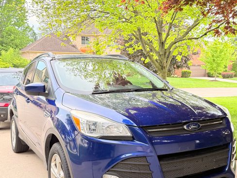 Used 2016 Ford Escape SE w/ Equipment Group 201A AWD/4WD image 2