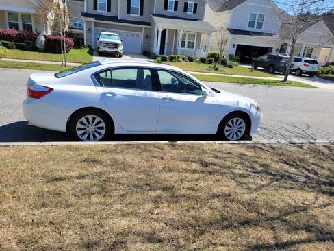 Used 2015 Honda Accord Touring image 16