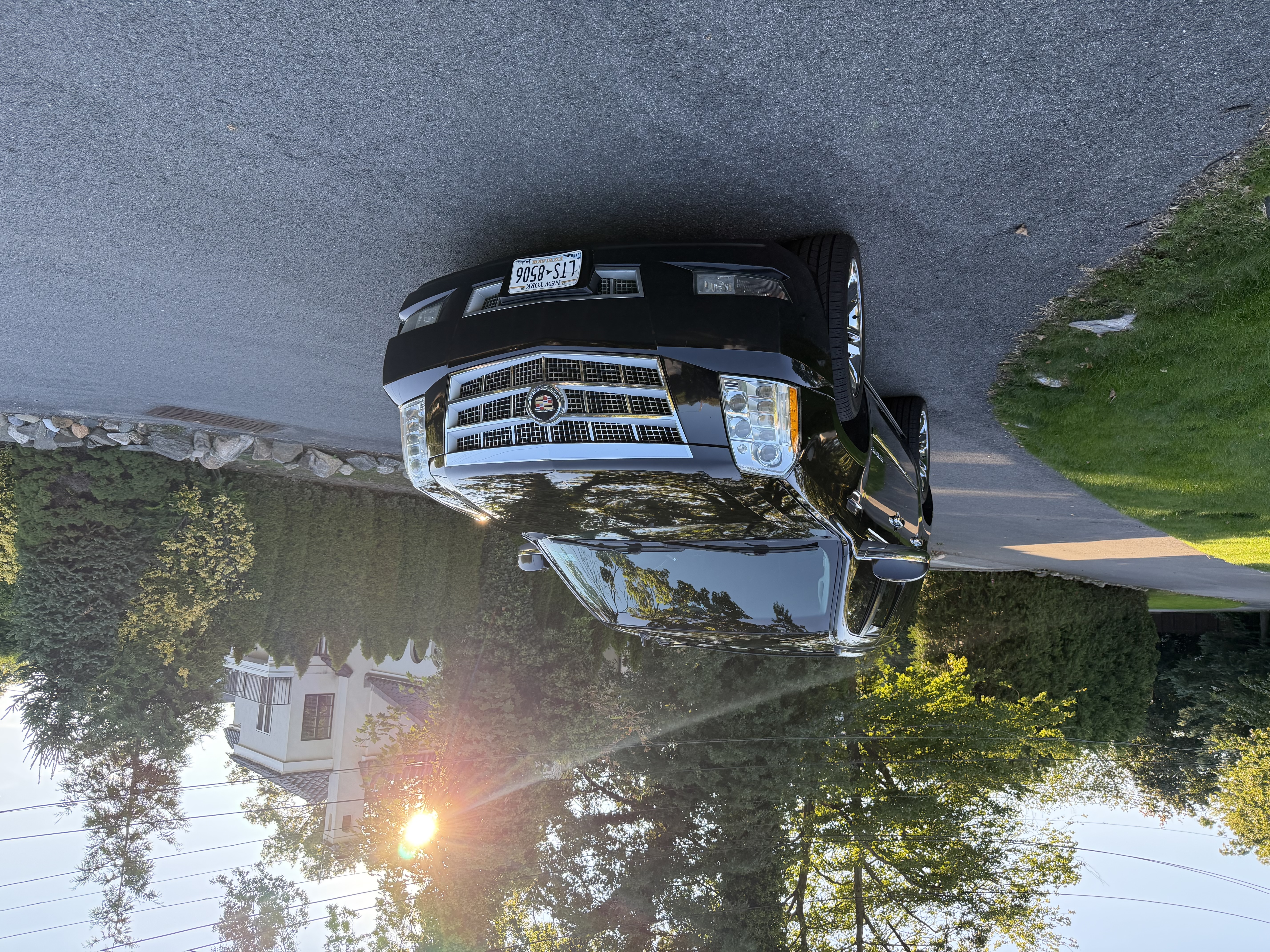Used 2013 Cadillac Escalade Platinum AWD/4WD image 6