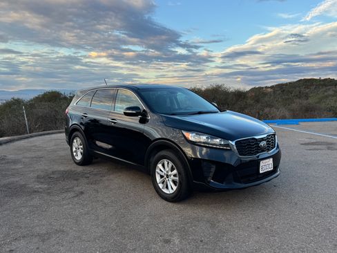 Used 2019 Kia Sorento L FWD image 4
