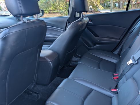 Used 2018 MAZDA MAZDA3 Touring image 15