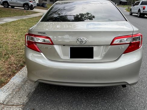 Used 2014 Toyota Camry LE image 2